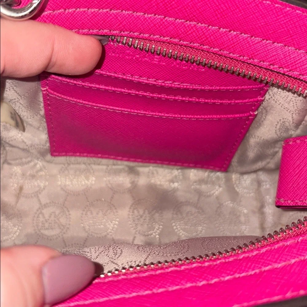 Michael Kors Fuchsia Leather Small Selma Crossbody Bag NWOT - Picture 7 of 8